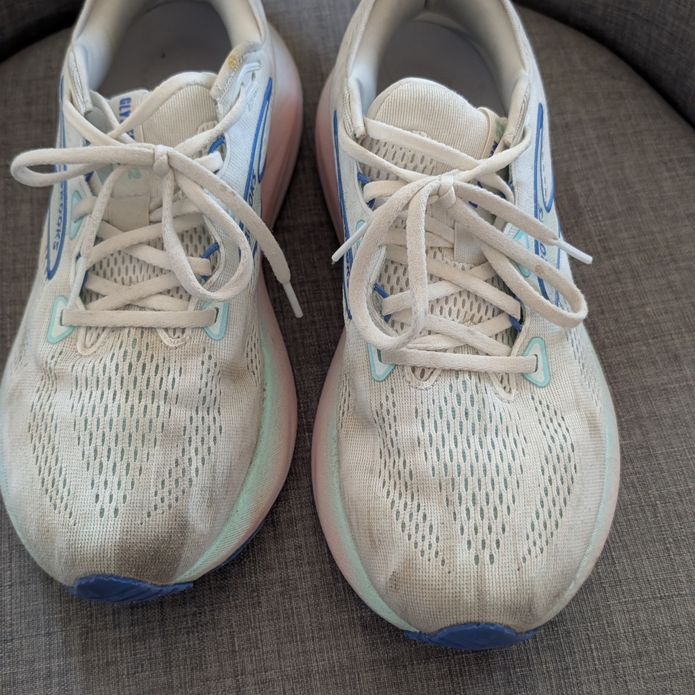 Brooks White Running Sneakers with Blue Logo
